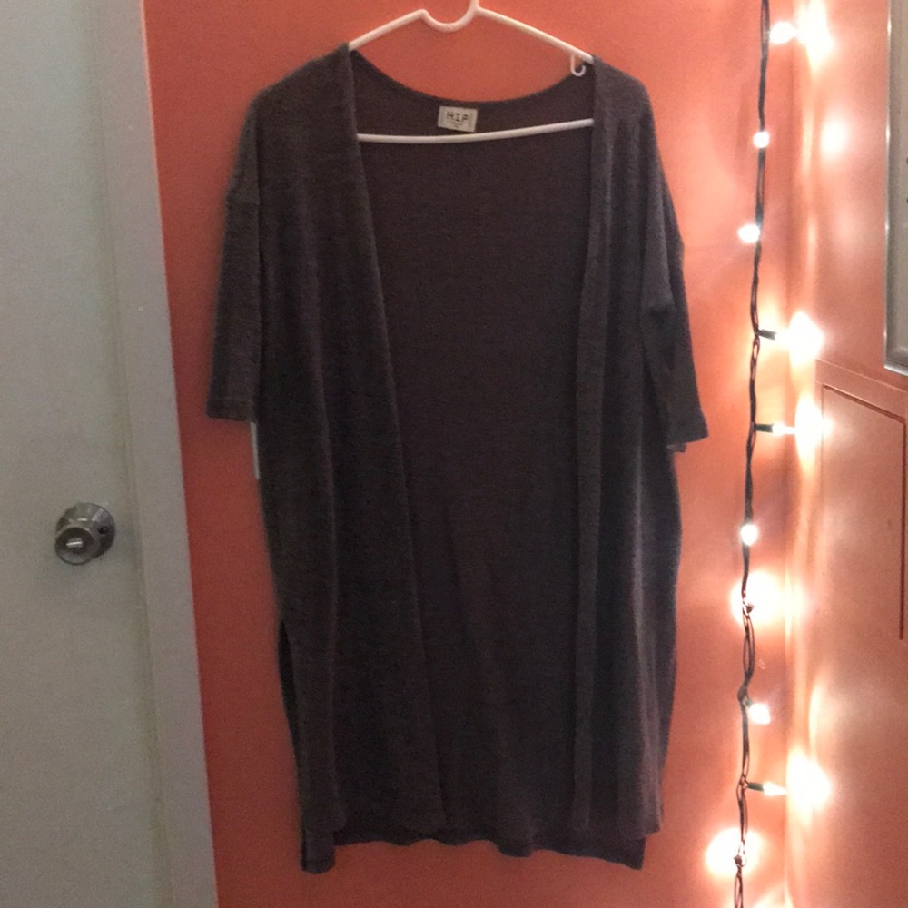 gray short-sleeve, slit cardigan